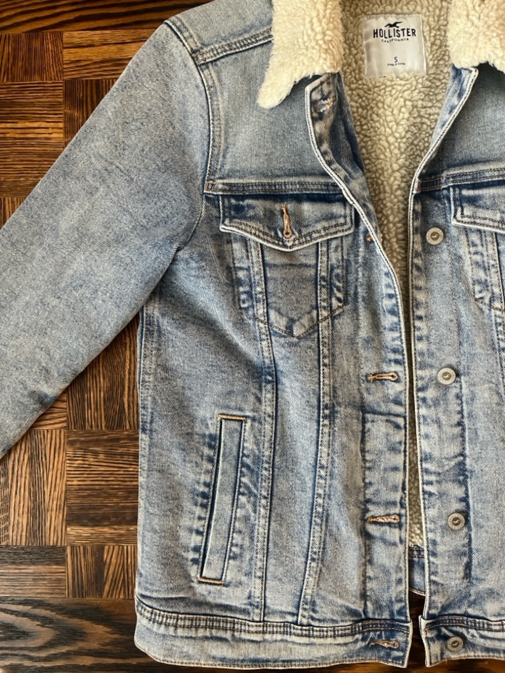 Hollister women’s  Light Blue Sherpa-Lined Denim Jacket